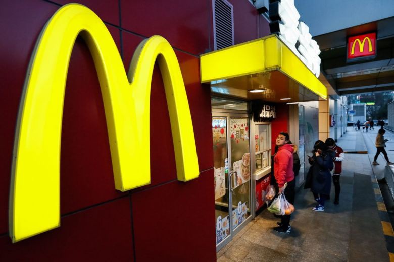 McDonald's, Starbucks đóng hàng trăm điểm bán ở Trung Quốc vì virus viêm phổi