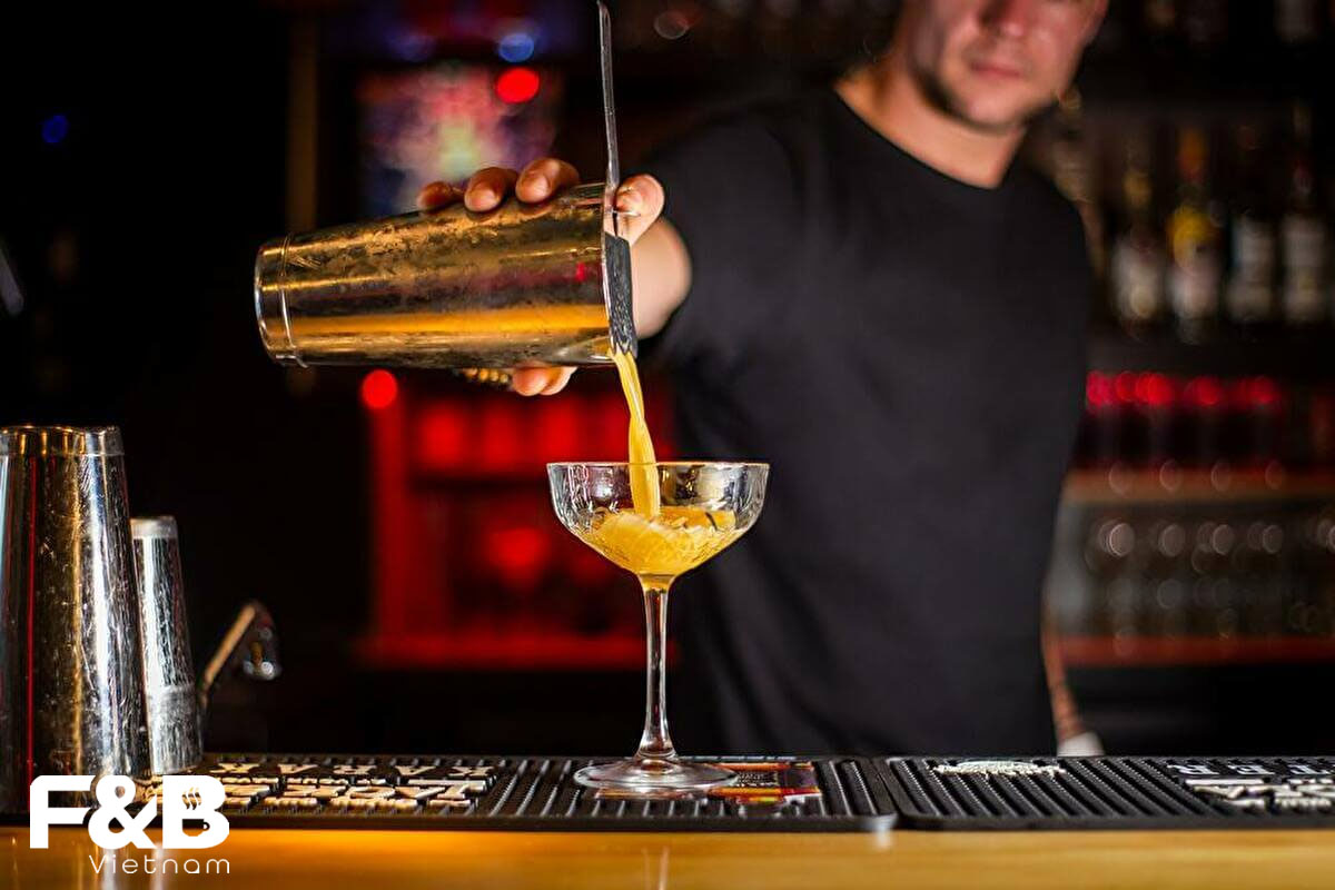 Những Điều Bartender Không Nên Làm Trong Quầy Bar
