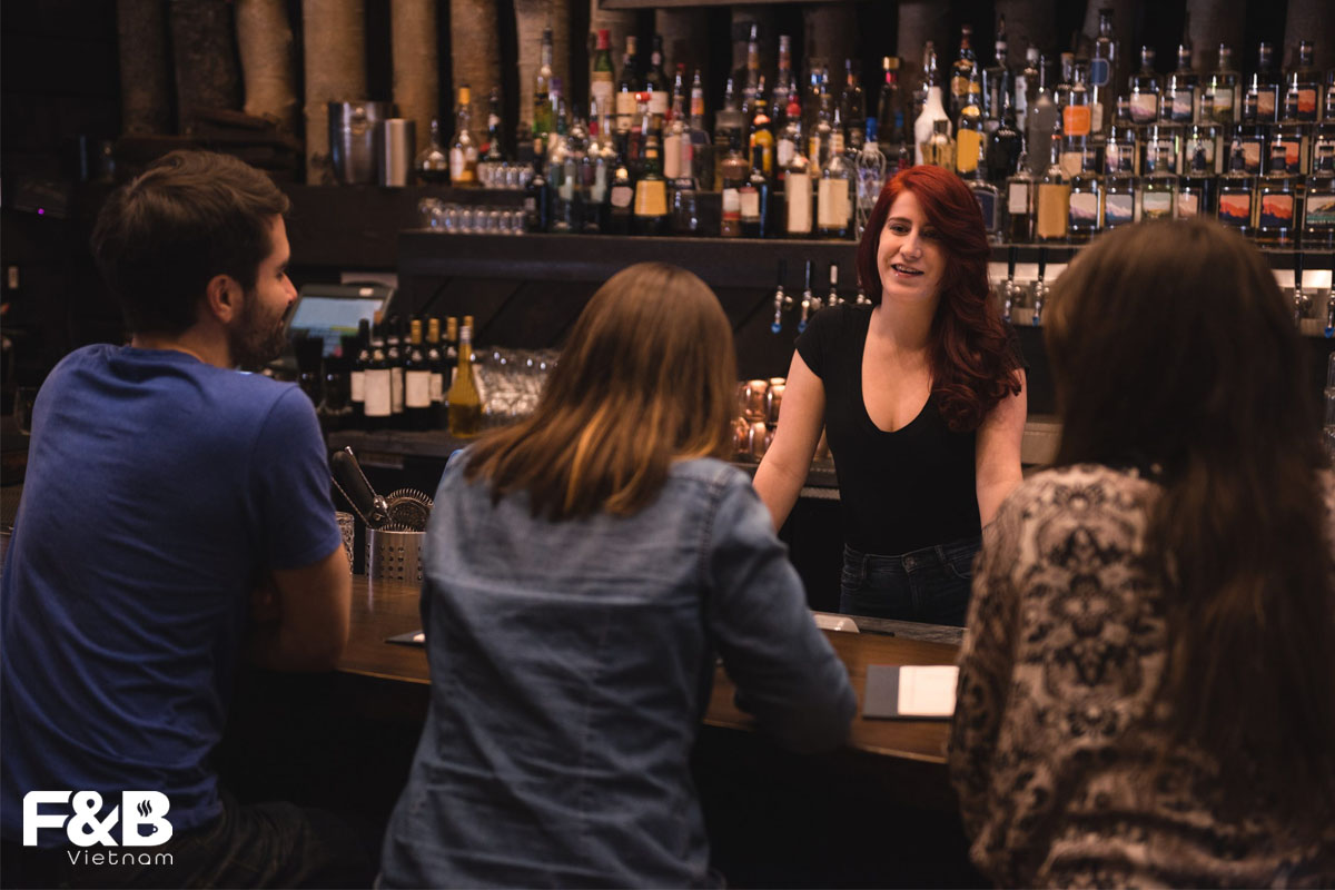 Bartender Nên Xử Lý Như Thế Nào Trong Tình Huống Khách Hàng Khó Chịu?