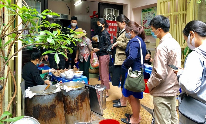 Tranh Cãi “Bún Mắng Cháo Chửi: Nét Văn Hóa Xấu Xí Đang Làm Mất Hình Ảnh Ẩm Thực Hà Nội FnB Việt Nam