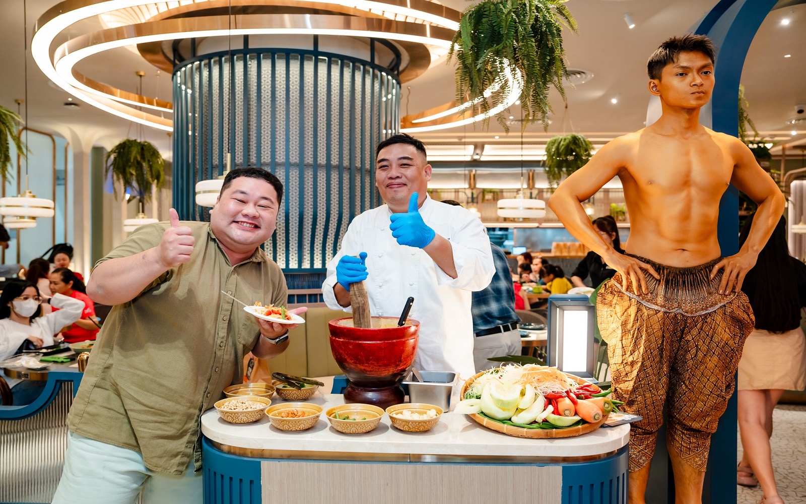 Mak Mak Thai Kitchen: “Chúng tôi không chạy theo xu hướng, chúng tôi tạo ra xu hướng” 4 Mak Mak Thai Kitchen: “Chúng tôi không chạy theo xu hướng, chúng tôi tạo ra xu hướng” FnB Việt Nam