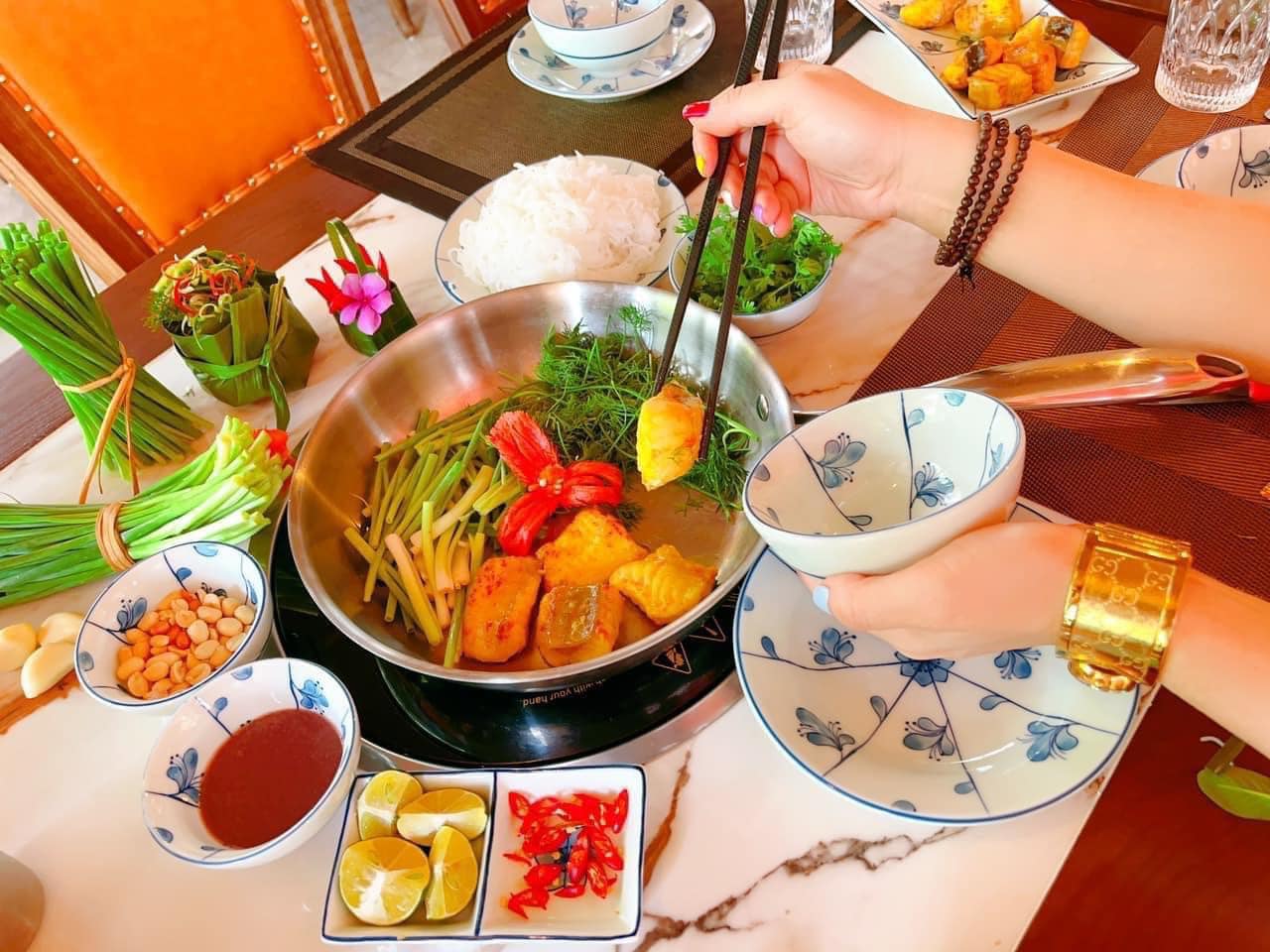 Chả Cá Ô Quan Chưởng: Hương Vị Gia Truyền Từ Trái Tim Phố Cổ FnB Việt Nam