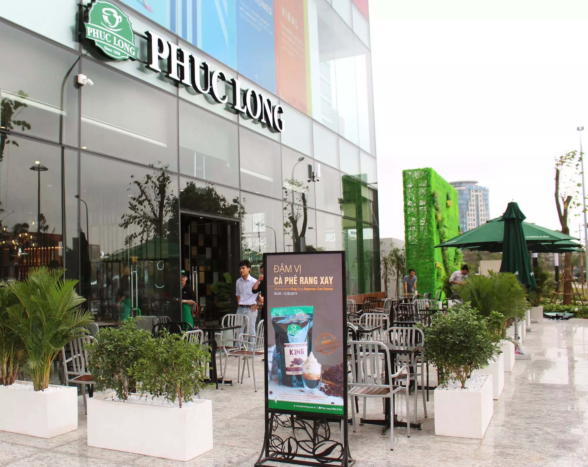 Tăng nhận diện thương hiệu qua POSM của Phúc Long