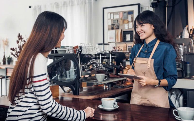 Bí Quyết Chăm Sóc Khách Hàng: Khi Một Lời Xin Lỗi Có Thể Giữ Lại Cả Trăm Khách Hàng 1 Ngay khi nhận được đánh giá từ khách hàng, quán cafe phải có ngay biện pháp xử lý