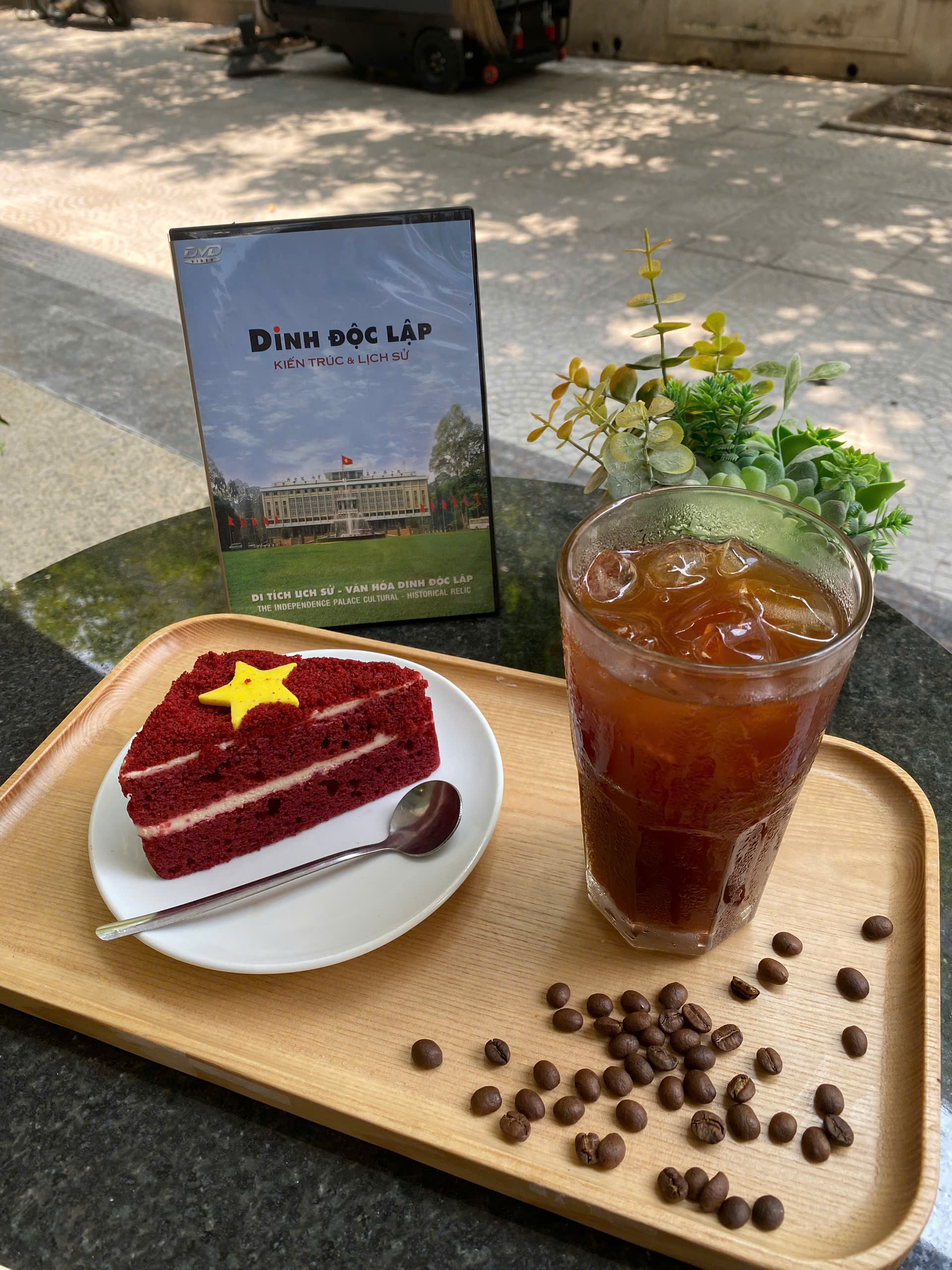 Những quán cà phê rợp sắc đỏ sao vàng, khách check-in rần rần dịp 30/4 8 Sự sáng tạo trong menu mang đến thích thú cho khách hàng