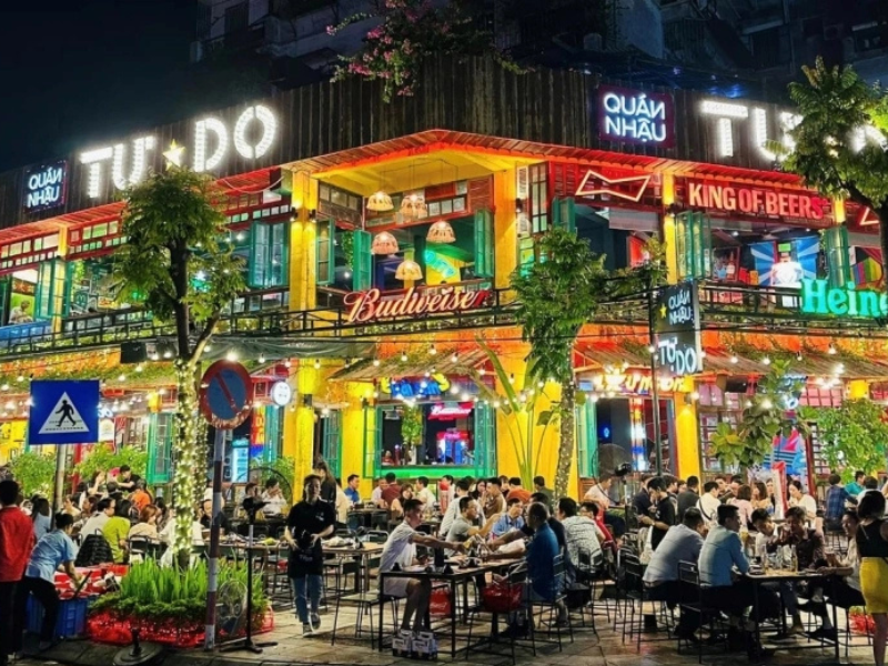 VỊ TRÍ “ĐẮC ĐỊA” KHÔNG PHẢI DO MAY MẮN - 5 CHIẾN LƯỢC CHỌN MẶT BẰNG KINH DOANH F&B GIÚP BẠN CÓ KHỞI ĐẦU VỮNG VÀNG FnB Việt Nam