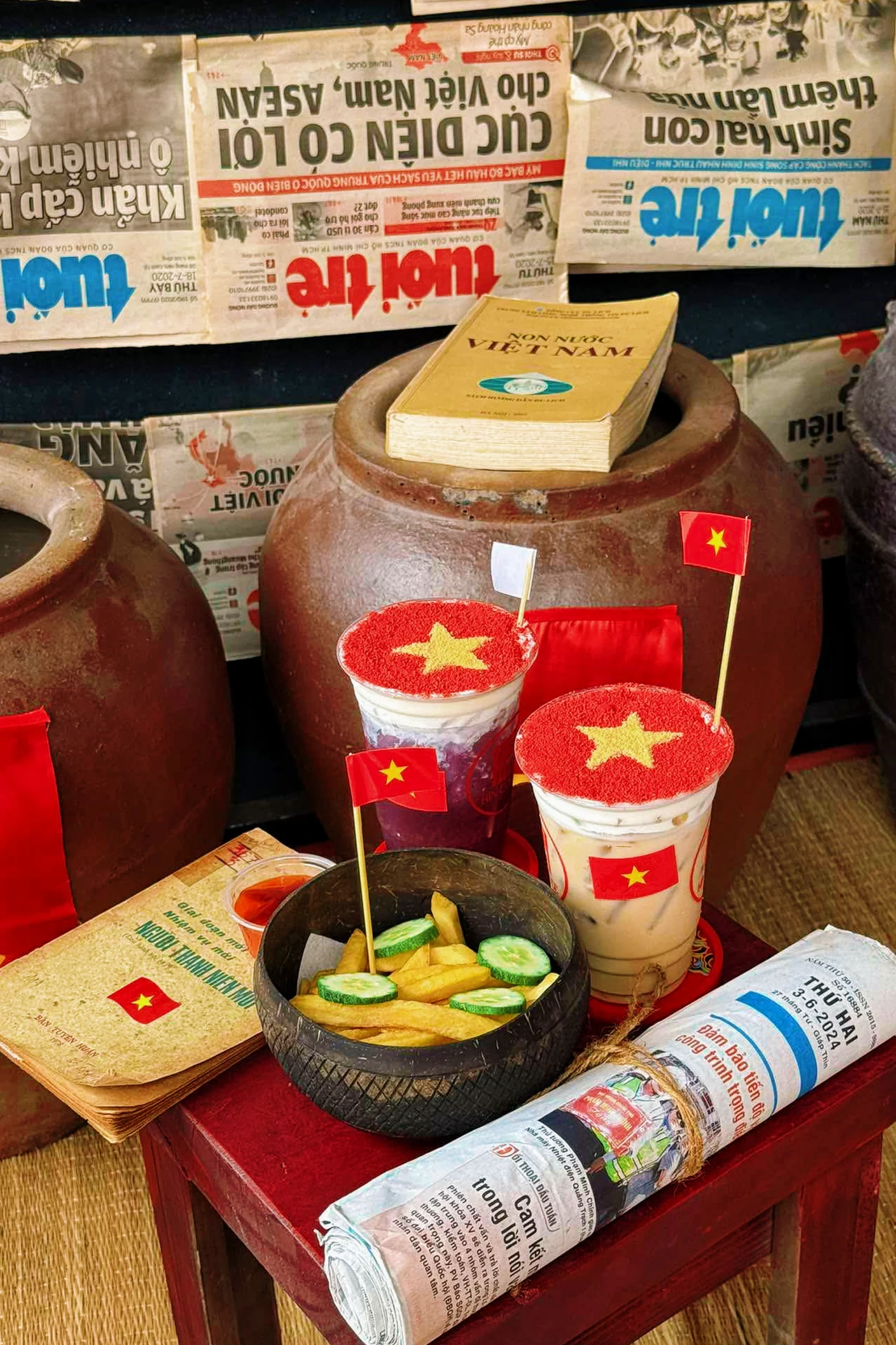 Những quán cà phê rợp sắc đỏ sao vàng, khách check-in rần rần dịp 30/4 5 Góc decor ngập trong tình yêu nước của quán