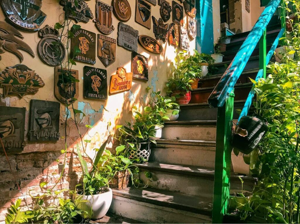 quán cà phê trong hẻm