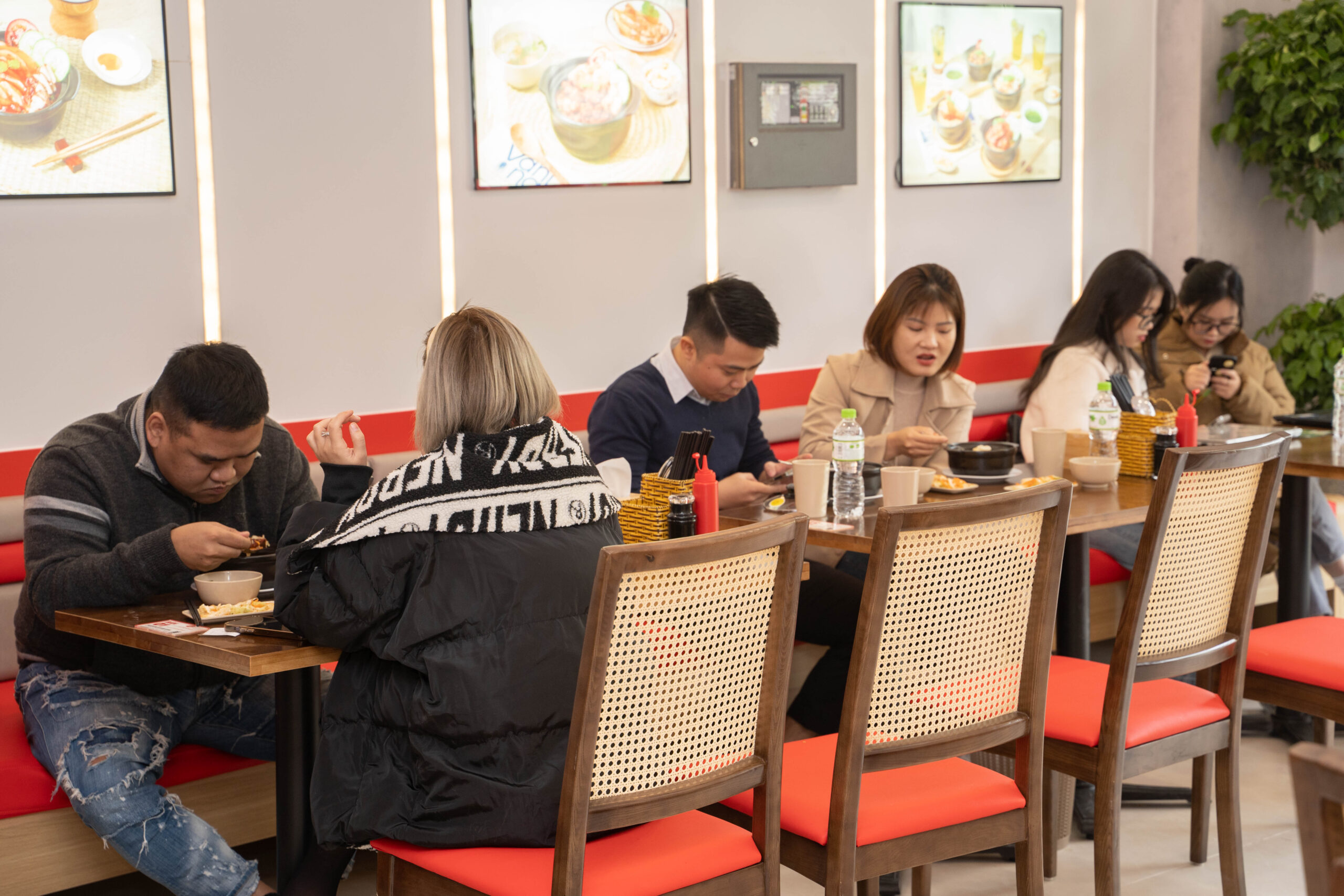 Trải nghiệm của khách hàng là ưu tiên hàng đầu ở Cơm Thố Anh Nguyễn