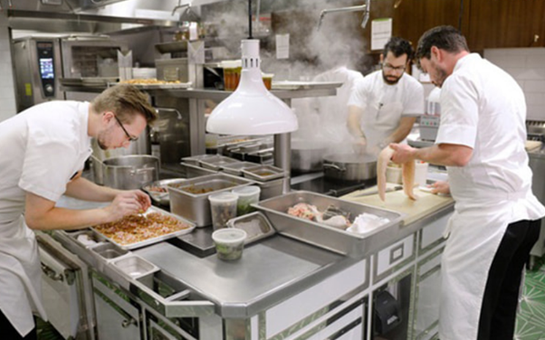 Thiết bị bếp là yếu tố quan trọng đảm bảo hương vị món ăn được giữ trọn vẹn khi chuẩn bị khởi nghiệp gà rán