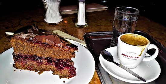 Đừng để sai sót nhỏ về thủ tục pháp lý thành rủi ro lớn cho mô hình kinh doanh cà phê bánh ngọt của bạn