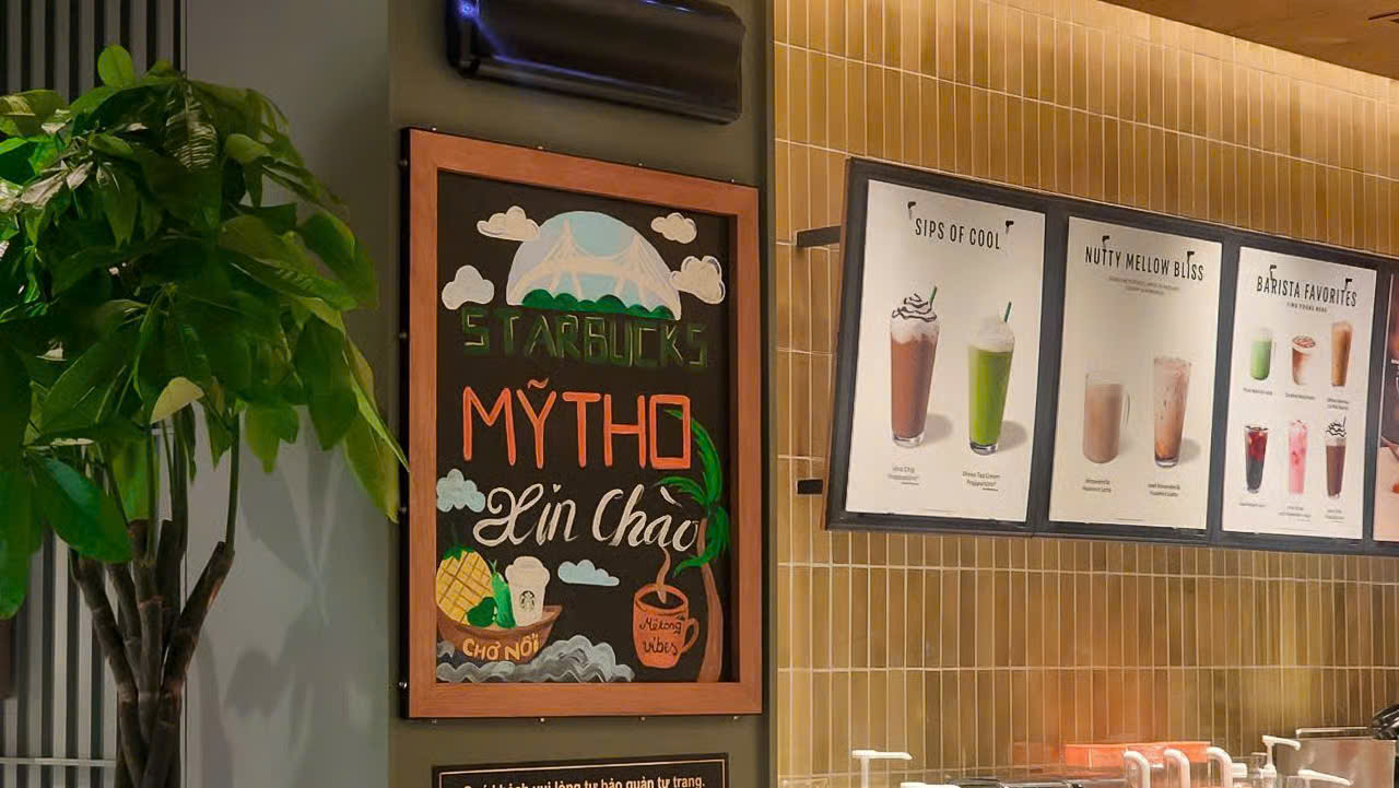 Không gian của Starbucks thể hiện rõ tính địa phương hóa
