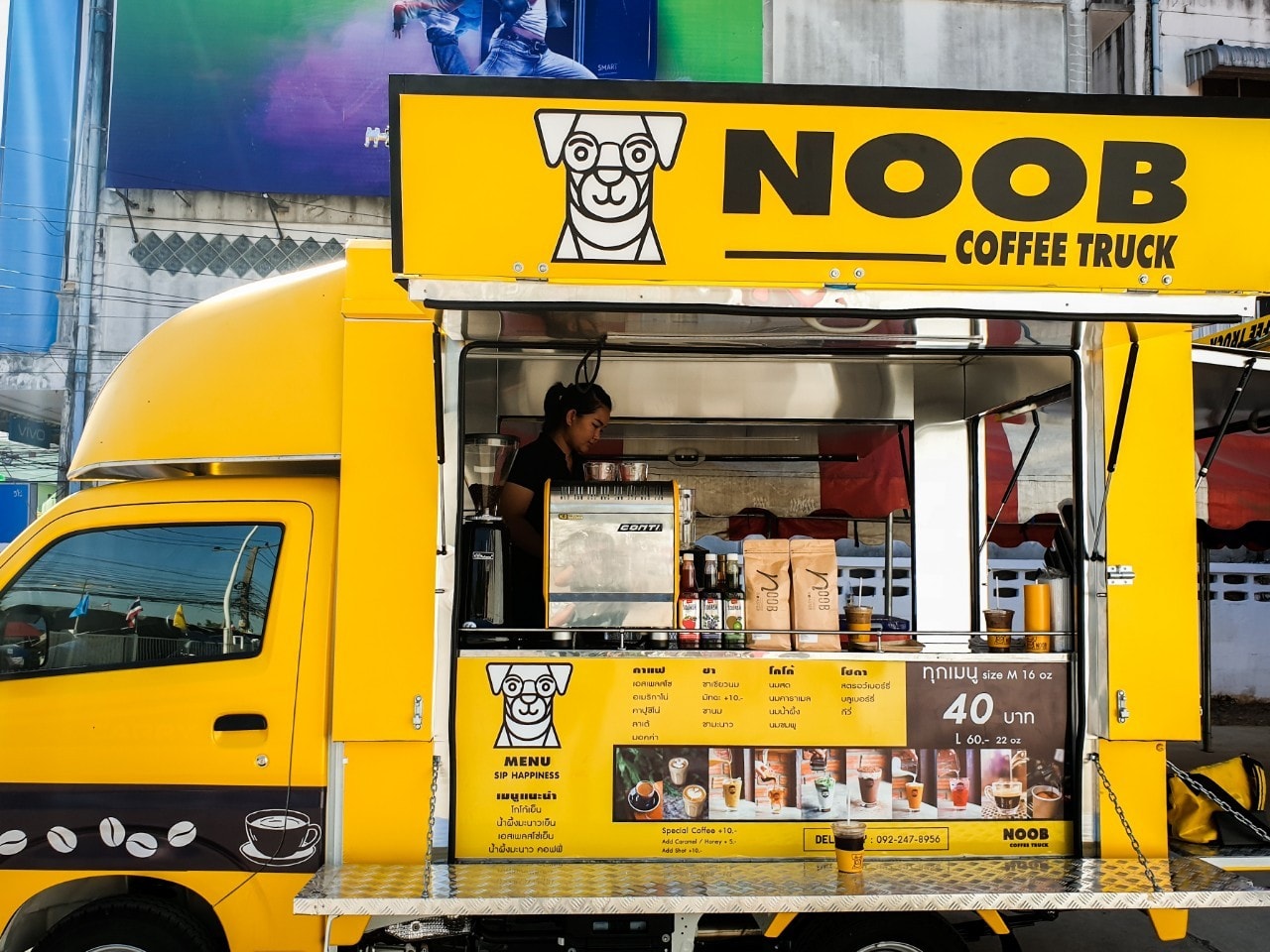 Mở quán cà phê lưu động với thiết kế nổi bật, hoạt động trước khu văn phòng vào giờ cao điểm sáng là một trong những mô hình khởi nghiệp F&B được ưa chuộng. 