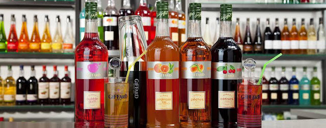 Syrup pha chế vị trái cây từ thương hiệu Giffard, sử dụng nước ép và thảo mộc tự nhiên, là lựa chọn hàng đầu cho đồ uống thanh nhẹ như trà trái cây và cocktail nhẹ.