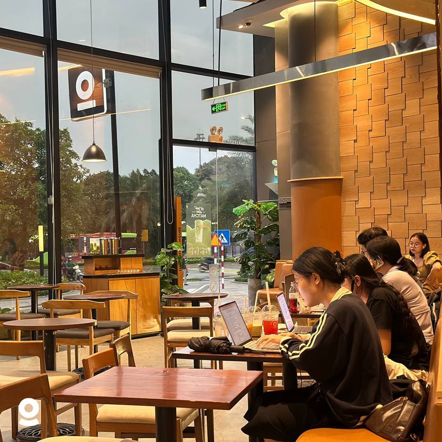 Không gian The Coffee House phù hợp với freelancer và dân văn phòng làm việc linh hoạt.