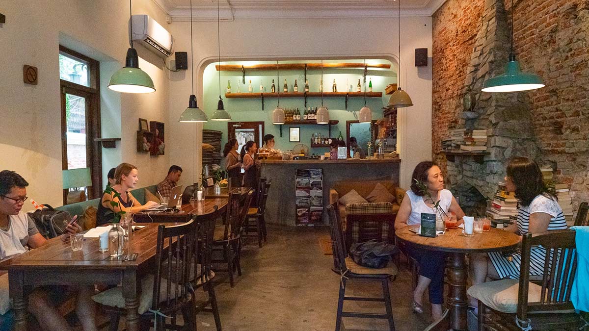 Xofa Café & Bistro - quán cà phê cho freelancer làm việc linh hoạt cả ngày lẫn đêm tại Hà Nội.