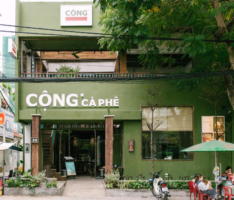 Không gian Cộng Cà Phê mang phong cách bao cấp, đặc trưng của thương hiệu F&B bản sắc Việt.
