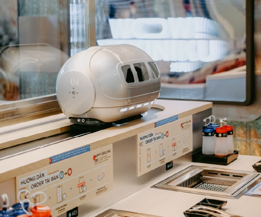 Robot phục được một số nhà hàng sử dụng thay thế công việc lặp lại, giúp giảm chi phí nhân sự 