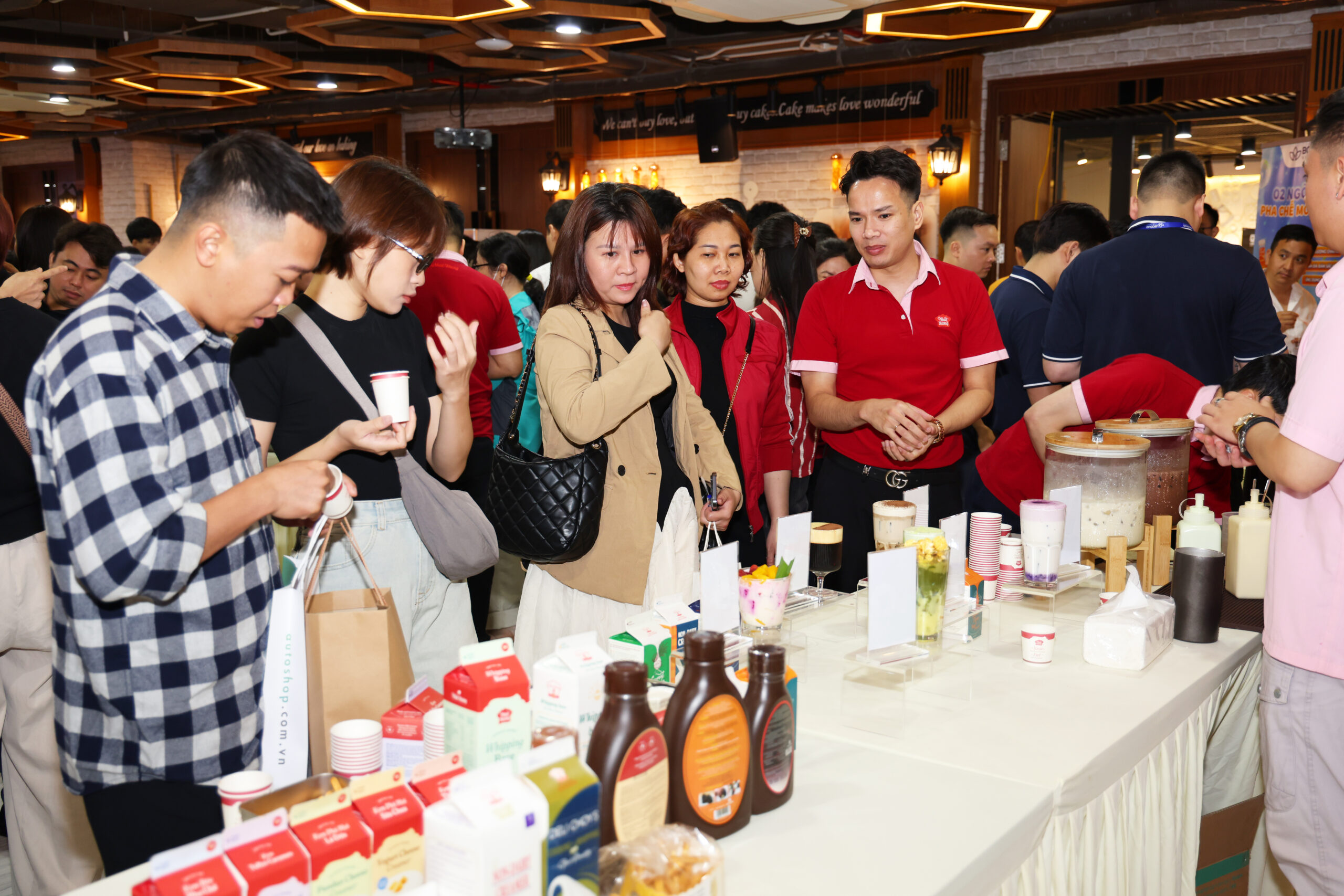 Sự kiện đóng vai trò như nền tảng kết nối toàn diện giữa ba mắt xích quan trọng: nhà sản xuất – nhà phân phối – chủ quán