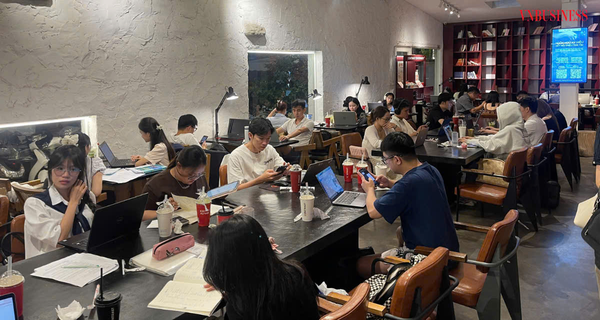 Ngày càng nhiều các bạn trẻ lựa chọn làm việc ở các quán cà phê