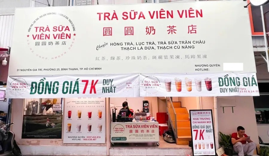Trà sữa Viên Viên tối giản menu và không gian nhưng gây shock với giá bán 7.000đ/ly