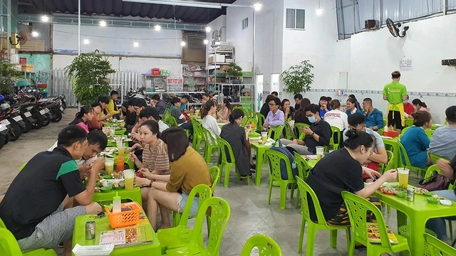 Chính Sách Thuế 2026 Sẽ Đảo Lộn Cách Vận Hành Quán F&B: 5 Việc Chủ Quán Nên Làm Trước Khi Quá Muộn 1 Các chủ quán đặc biệt là quán nhỏ sẽ đối mặt với nhiều khó khăn khi thay đổi chính sách thuế