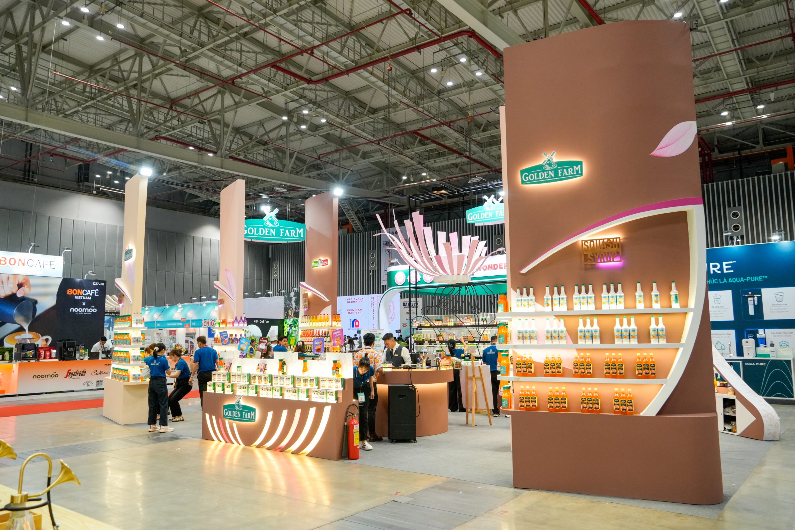 Golden Farm gây ấn tượng mạnh mẽ với không gian trưng bày chủ đề “Sen Nở” lấy cảm hứng từ hình ảnh hoa sen Việt Nam